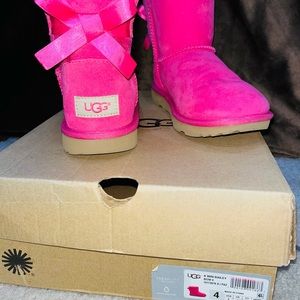 UGG boots kids Mini Bailey Bow Pink size 4